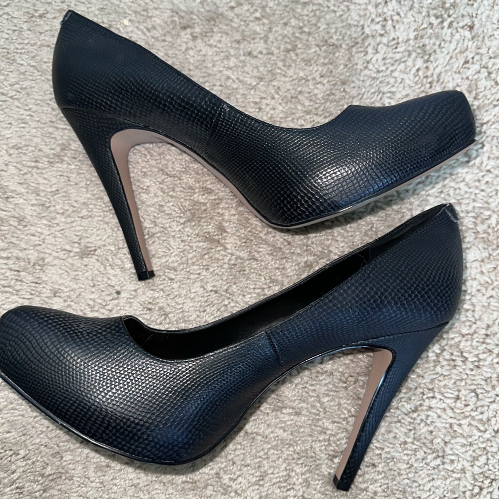 Jessica Simpson Black Textured Pump Heels - Picture 4 of 5